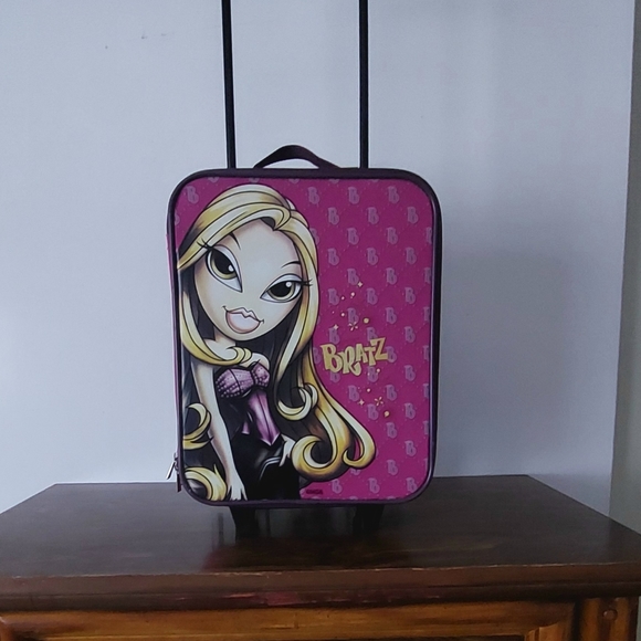 BRATZ CASE - 16" LUGGAGE ROLLING CASE - Picture 2 of 6